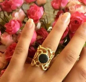 B.D.V. GOLD ELABORATE RING W BLACK STONE