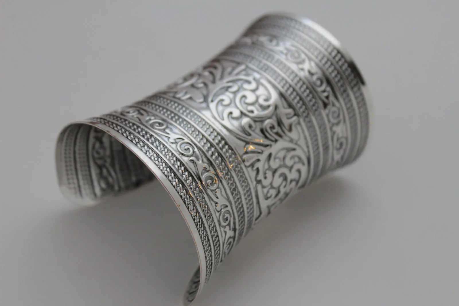 Shiny Silver Long Wide Metal Cuff Bracelet Wrist Moroccan Leaves Style