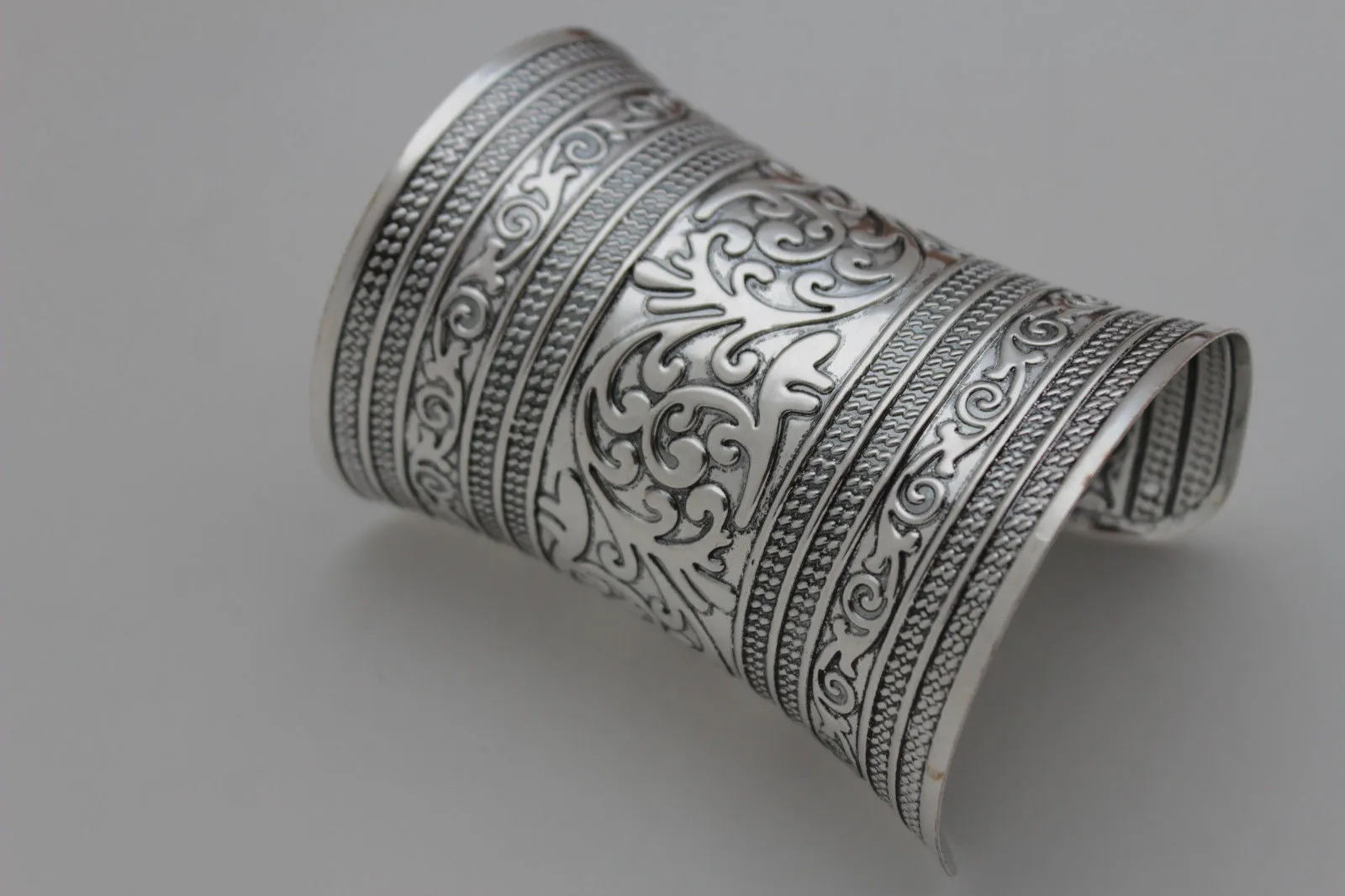 Shiny Silver Long Wide Metal Cuff Bracelet Wrist Moroccan Leaves Style